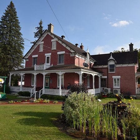 Bed and Breakfast Gil Ann Saint-Andre-Avellin Екстер'єр фото