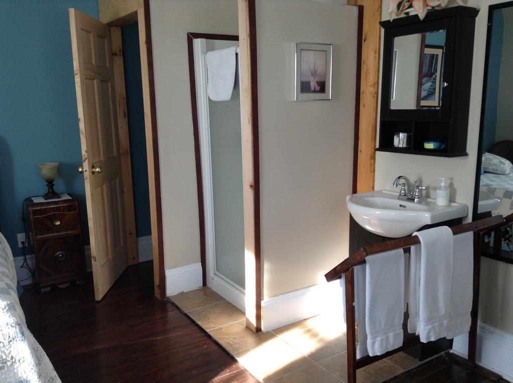 Bed and Breakfast Gil Ann Saint-Andre-Avellin Номер фото