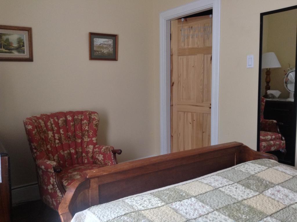 Bed and Breakfast Gil Ann Saint-Andre-Avellin Екстер'єр фото