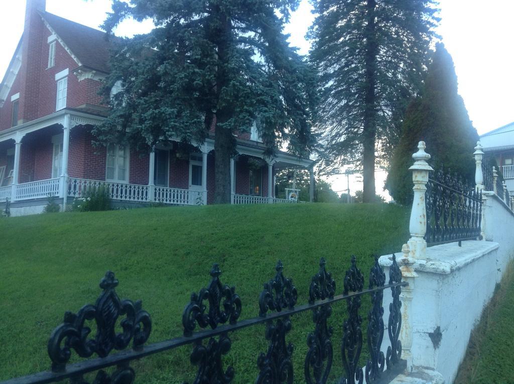 Bed and Breakfast Gil Ann Saint-Andre-Avellin Екстер'єр фото