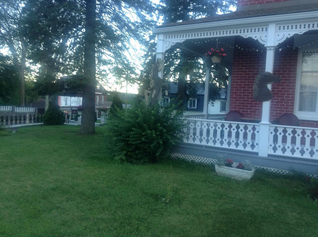 Bed and Breakfast Gil Ann Saint-Andre-Avellin Екстер'єр фото
