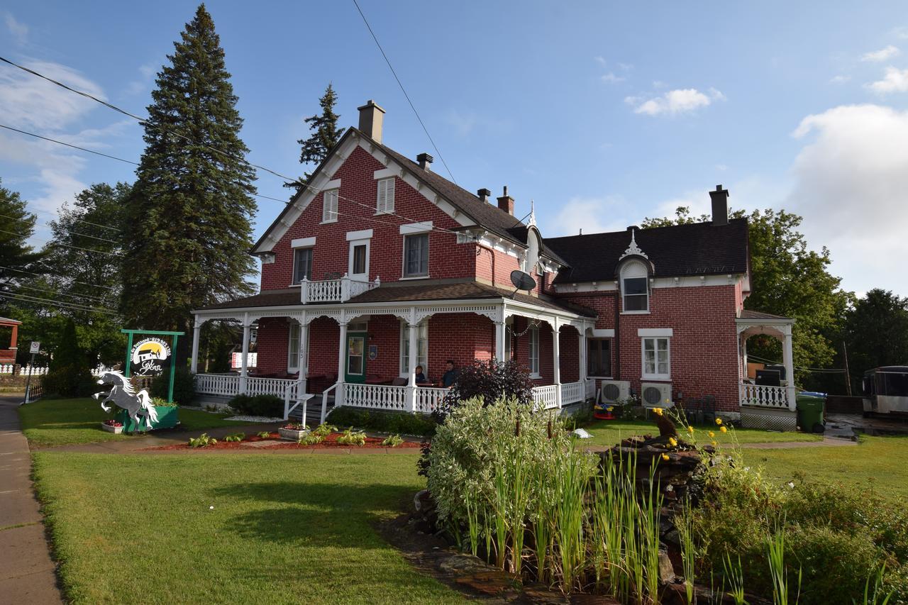 Bed and Breakfast Gil Ann Saint-Andre-Avellin Екстер'єр фото