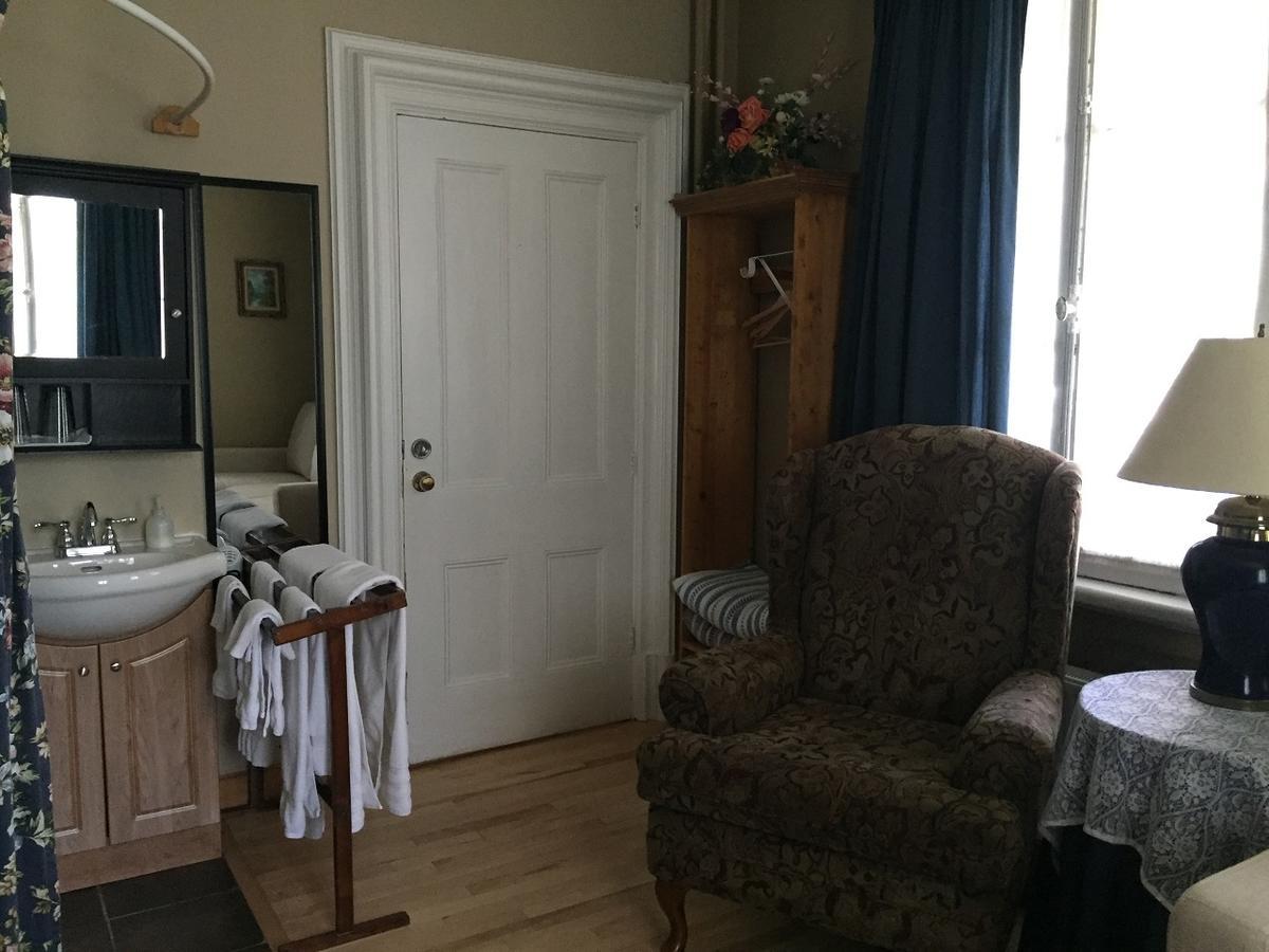 Bed and Breakfast Gil Ann Saint-Andre-Avellin Екстер'єр фото